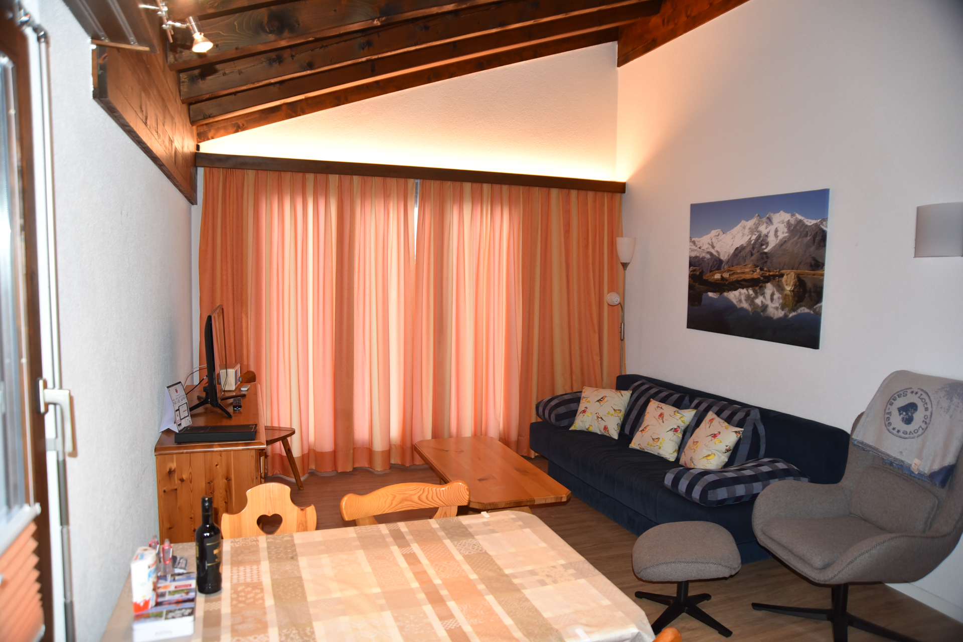 Chalet Topas, im Hintergrund der Dom